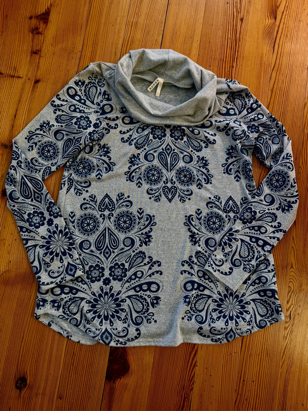 Roper’s Sweater Top Sz L Cowl Neck Gray with Navy Paisley Print